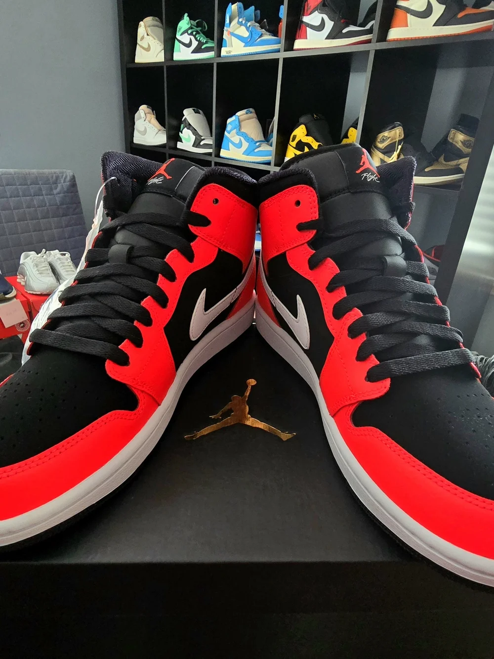 Air Jordan 1 Retro Mid Infrared 23